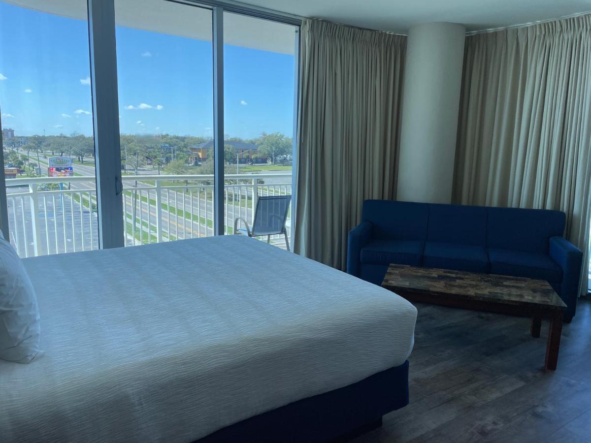 Studio Deluxe ADA, Partial Ocean View at Days Inn by Wyndham Biloxi Beach