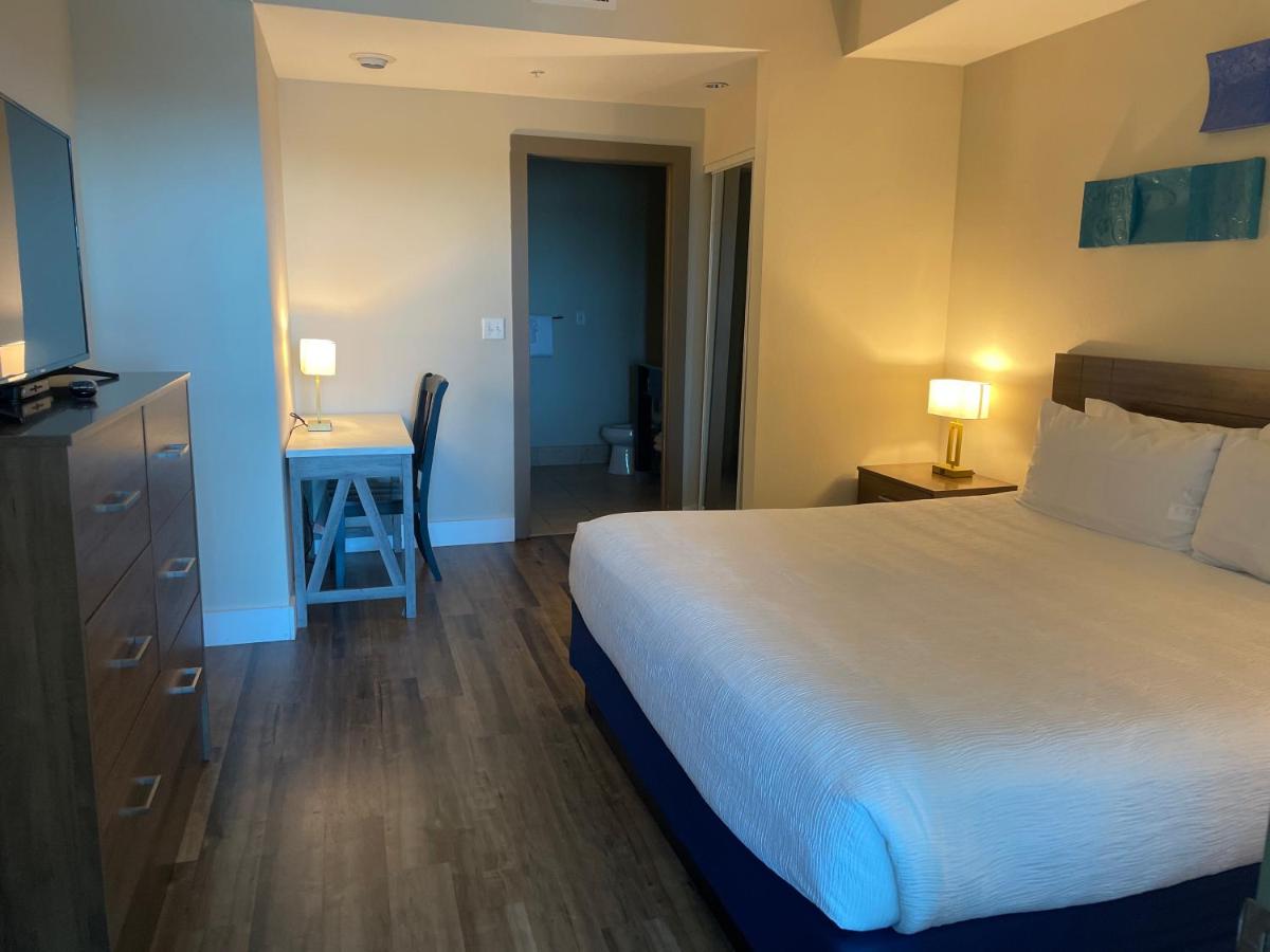 One Bedroom Suite, Partial Ocean View at Days Inn by Wyndham Biloxi Beach