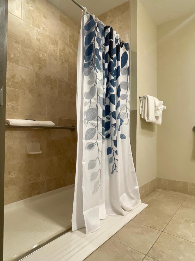 Studio Deluxe Roll-In Shower, Partial Ocean View at Days Inn by Wyndham Biloxi Beach