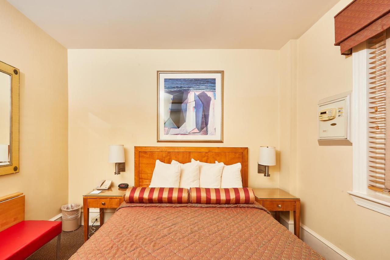 Standard Queen Room at Alexander Inn