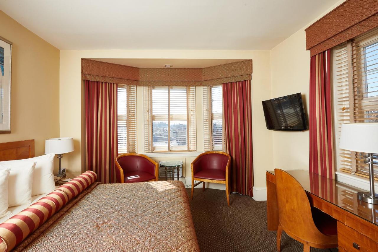 Deluxe Queen Room at Alexander Inn