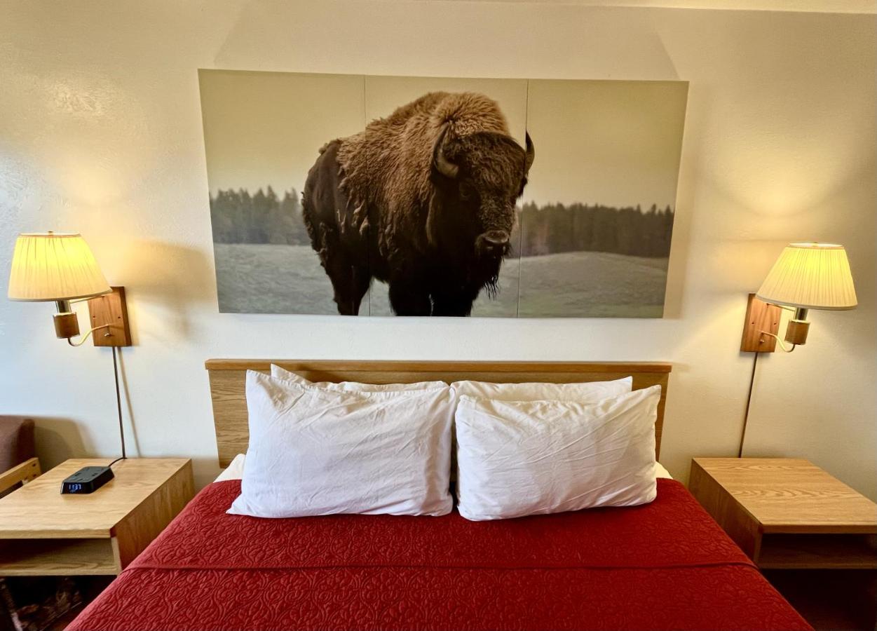 | Red Bear Inn