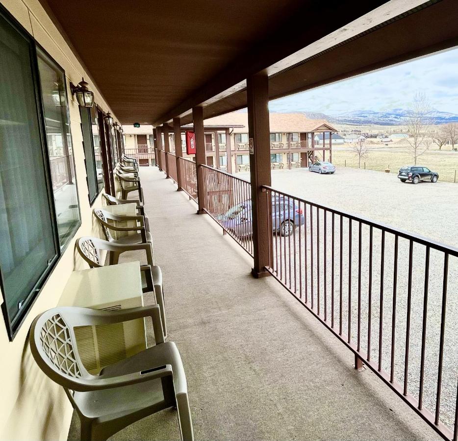 | Red Bear Inn