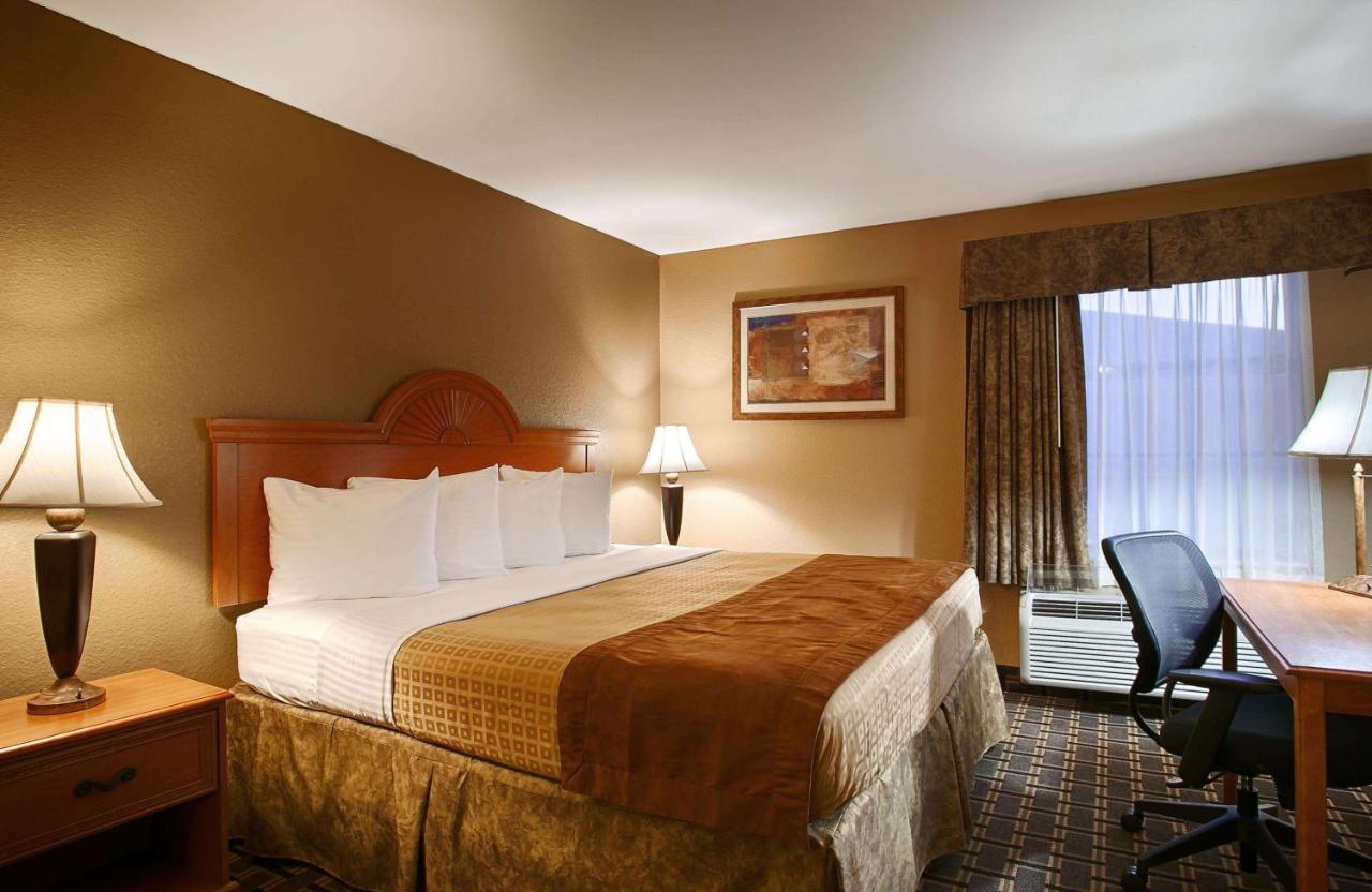 King Room - Smoking  at Best Western Zachary Inn