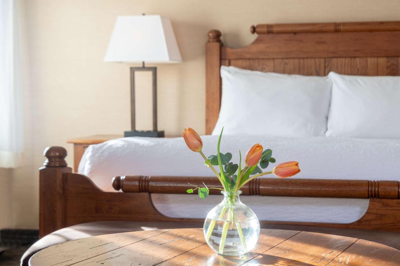 Deluxe Queen Room with Mountain View at Best Western Plus Waterbury - Stowe