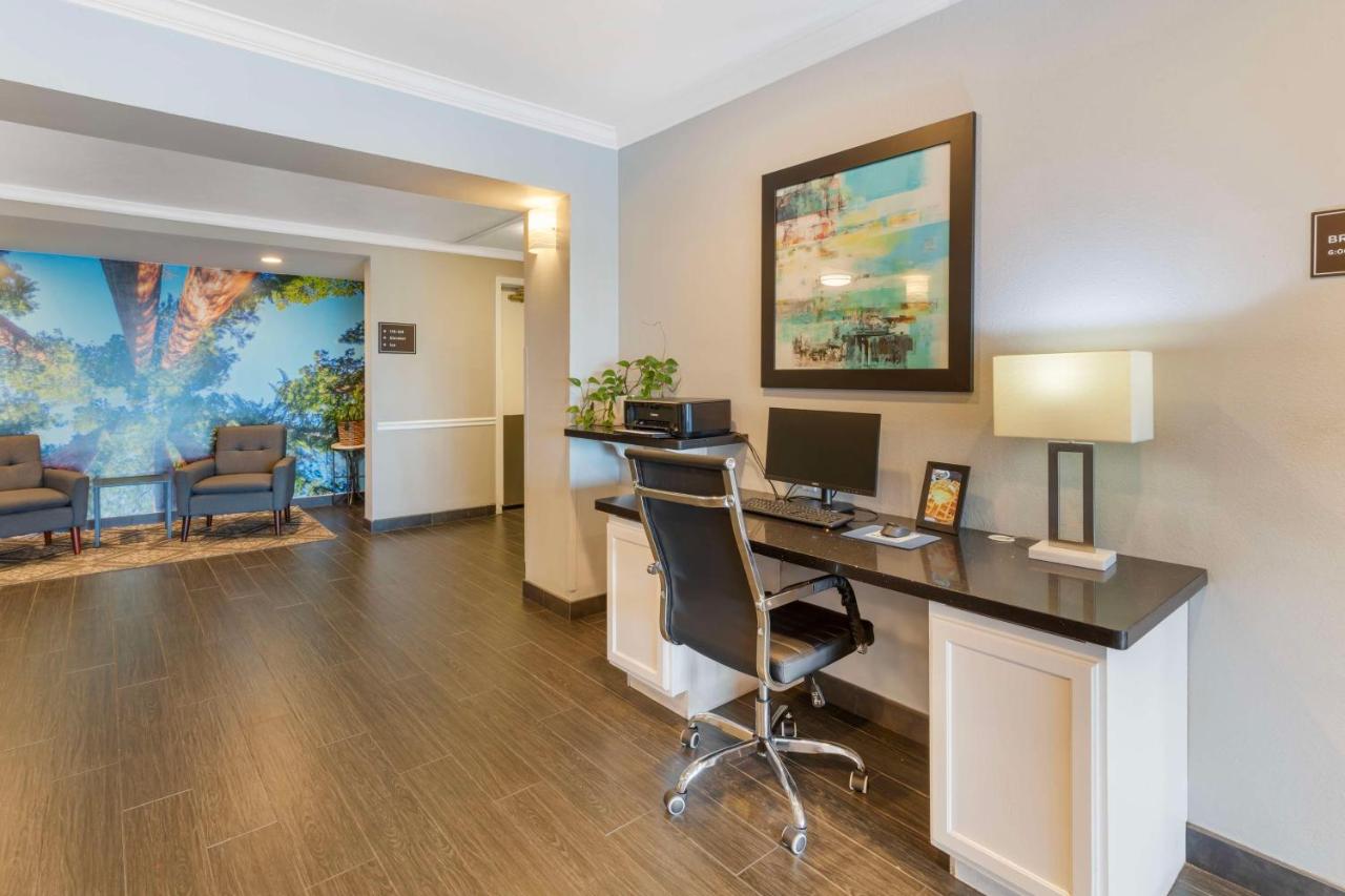 | Best Western Visalia Hotel