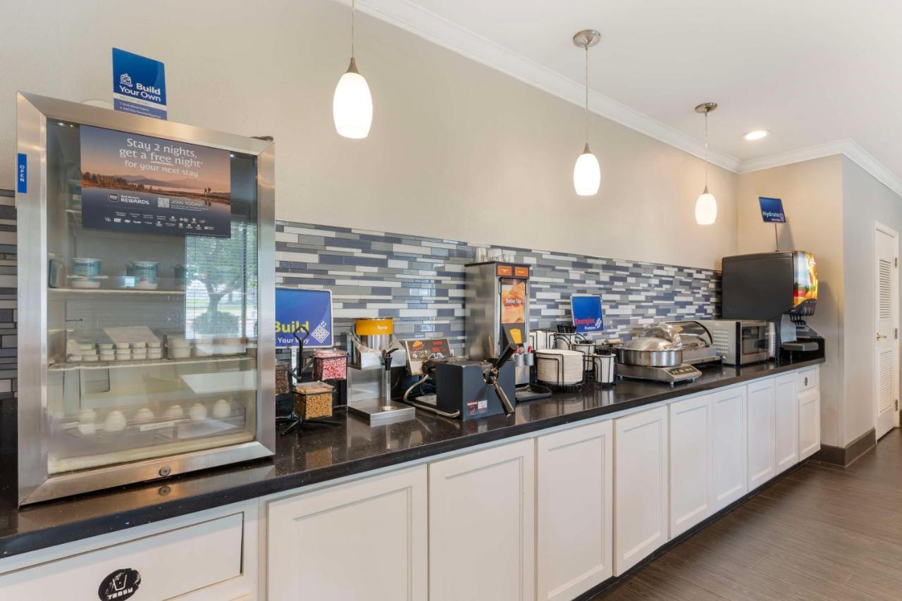 | Best Western Visalia Hotel