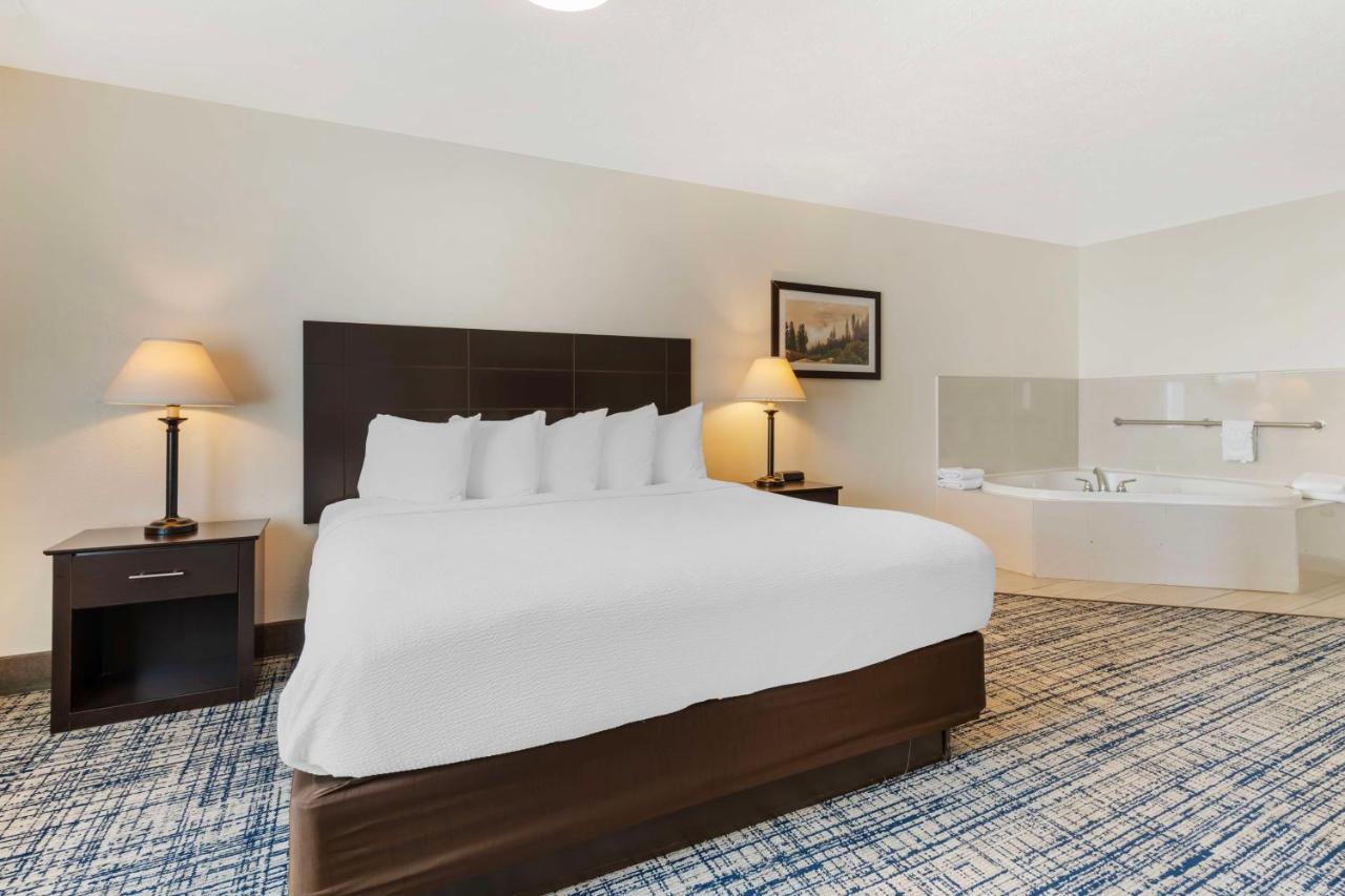 | Best Western Visalia Hotel