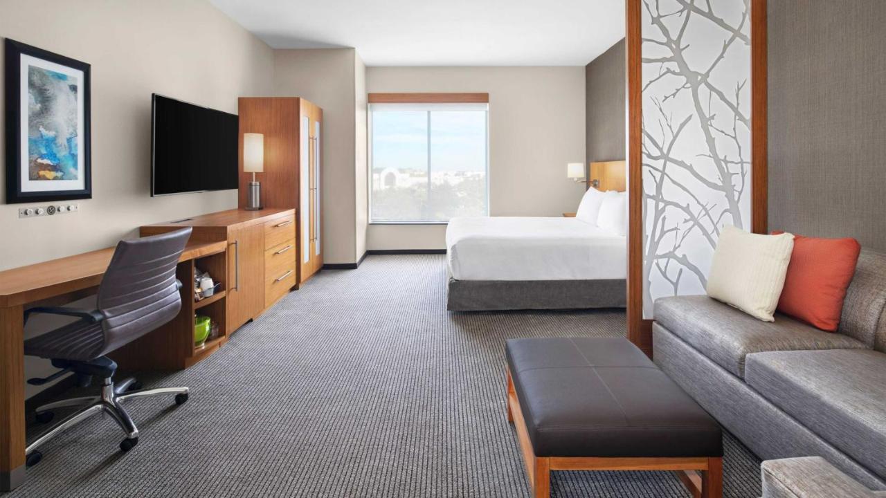 King Room with Roll-In Shower - Disability Access at Hyatt Place Jacksonville / St. Johns Town Center