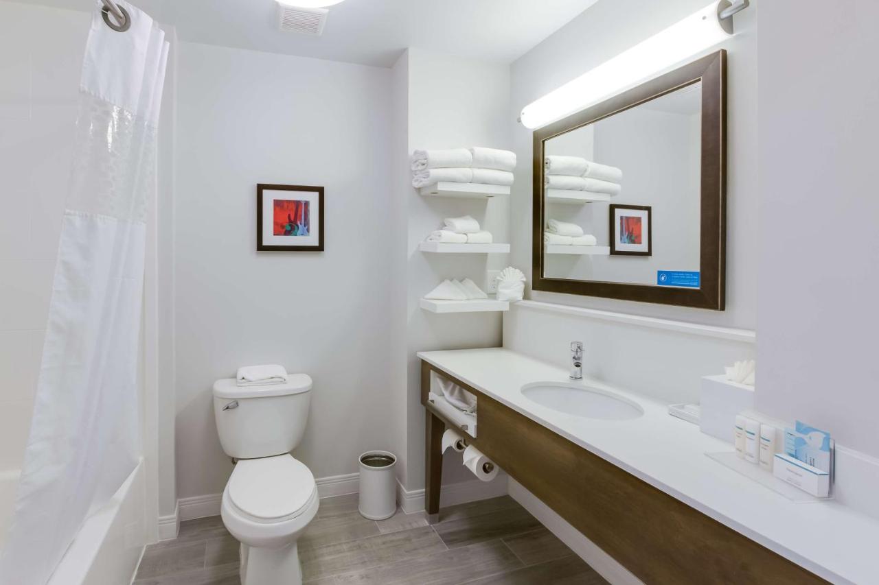 Queen Studio Suite - Non-Smoking at Hampton Inn White House
