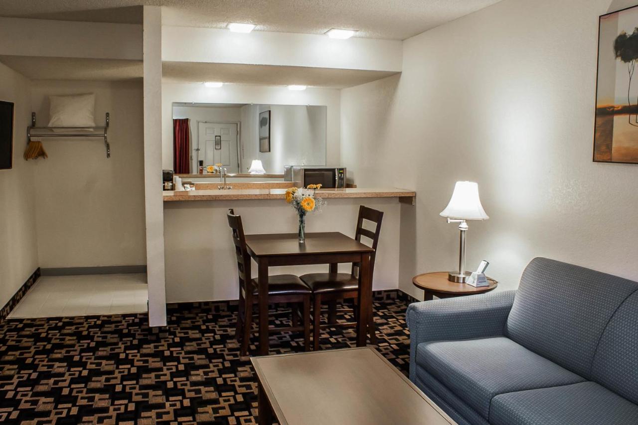 Queen Suite with Two Queen Beds - Non-Smoking at MorningGlory Inn & Suites