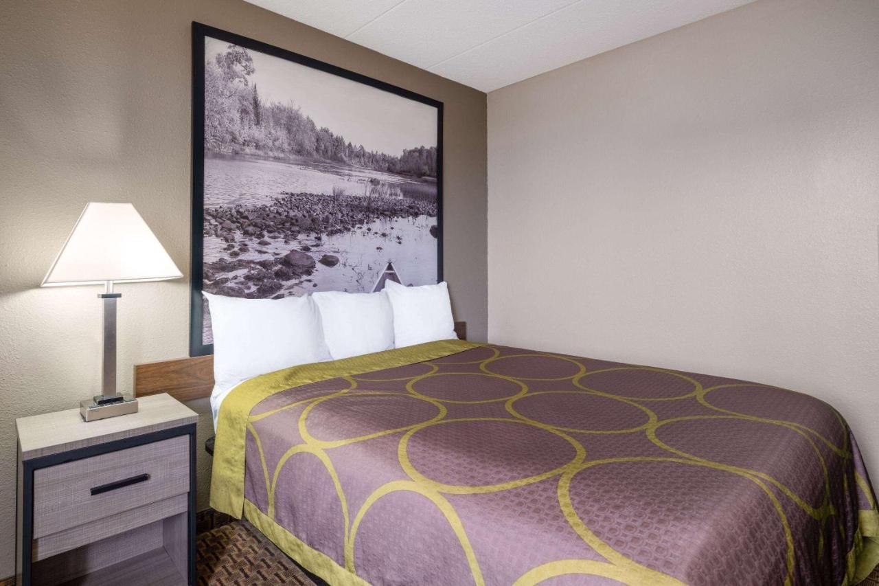 Queen Room - Non-Smoking at Super 8 by Wyndham Owatonna