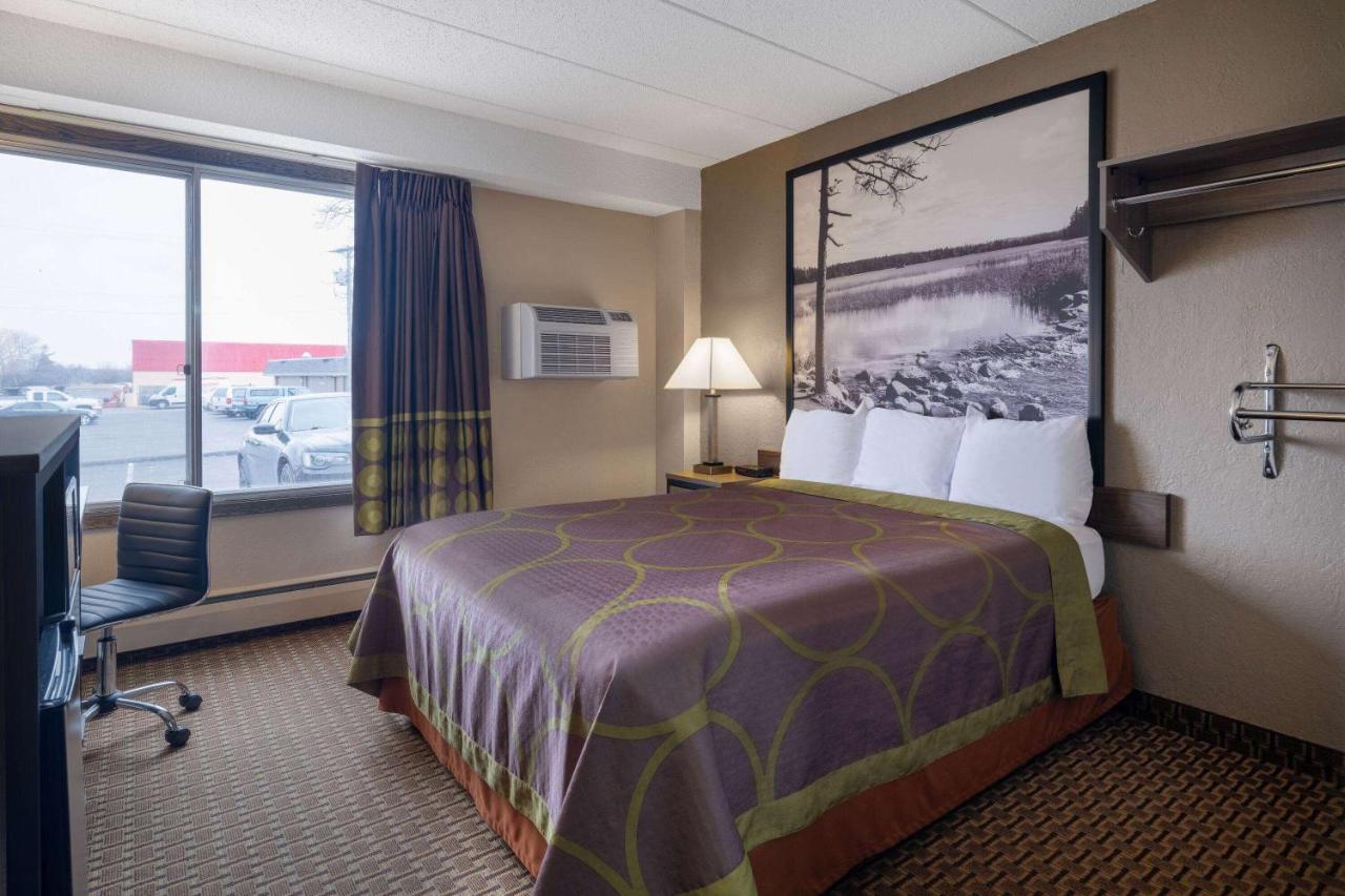Queen Room with Roll in Shower - Non-Smoking at Super 8 by Wyndham Owatonna