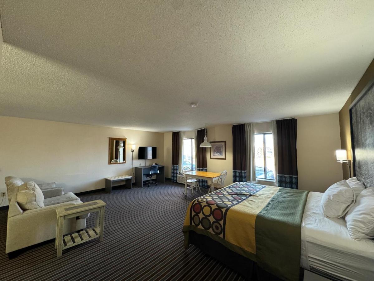 | Super 8 by Wyndham Columbia Clark Lane