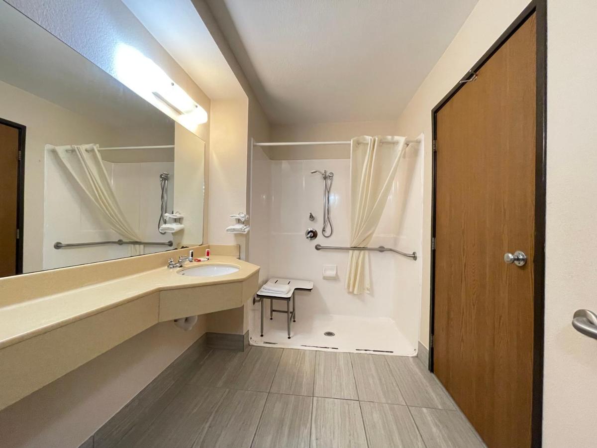 | Super 8 by Wyndham Columbia Clark Lane