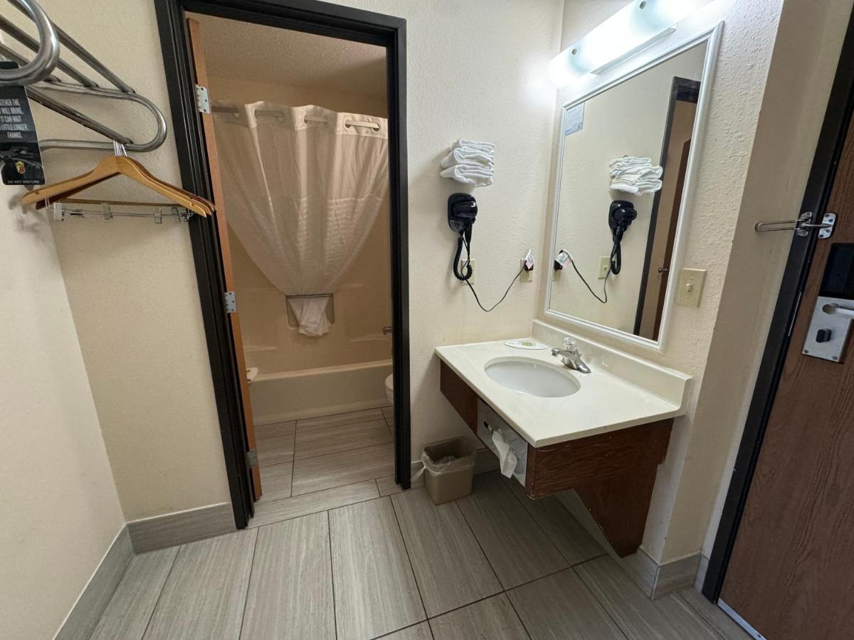 | Super 8 by Wyndham Columbia Clark Lane