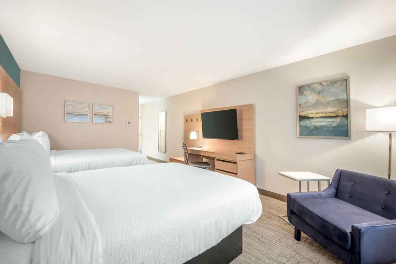 Queen Room with Two Queen Beds at Best Western River Cities
