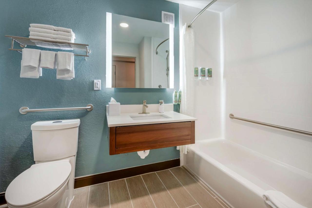 King Room with Roll-in Shower - Disability Access/Non-Smoking at Best Western River Cities