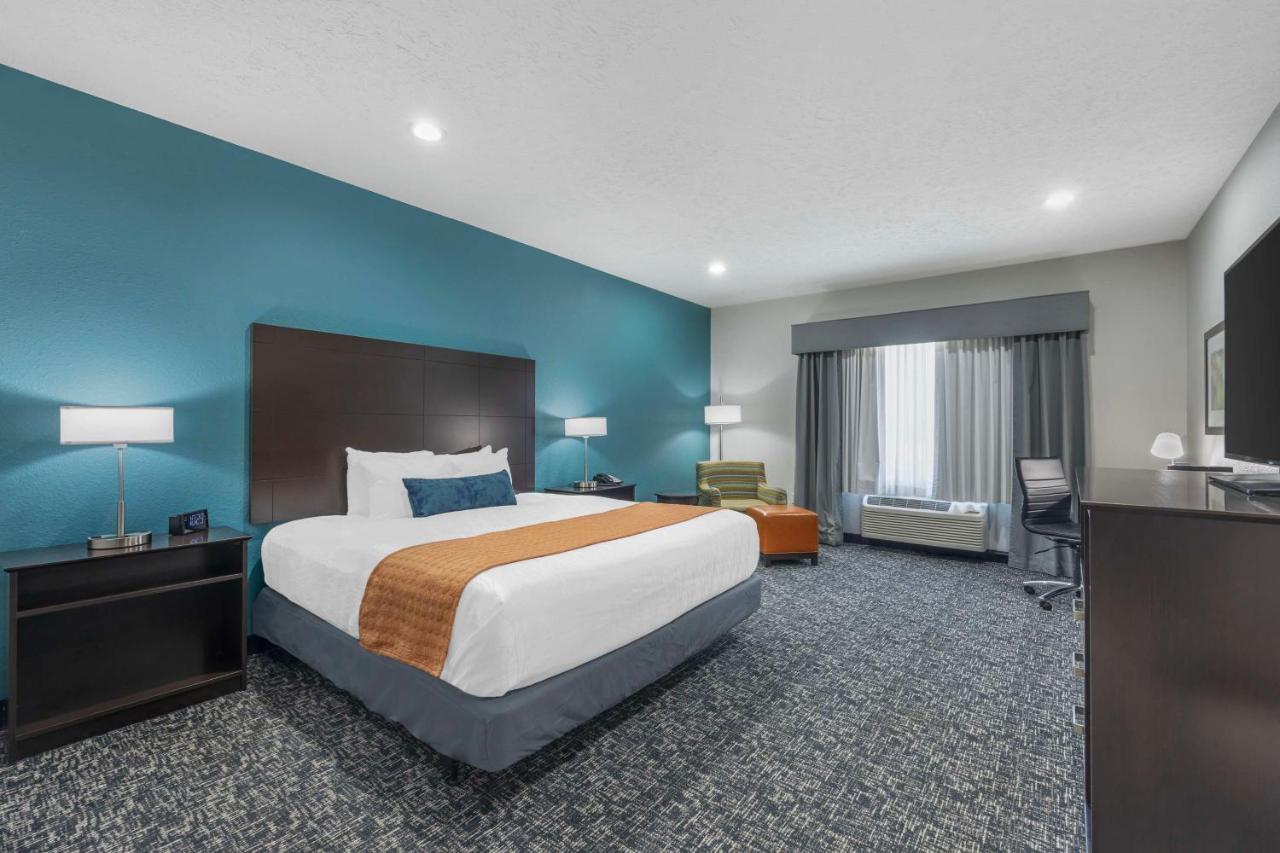King Room with Mobility Accessible Bathtub at Best Western Plus Owensboro