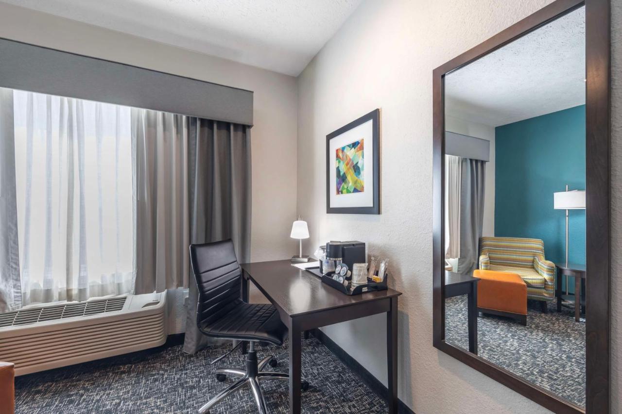 Queen Room with Two Queen Beds and Mobility Accessible Roll-In Shower at Best Western Plus Owensboro