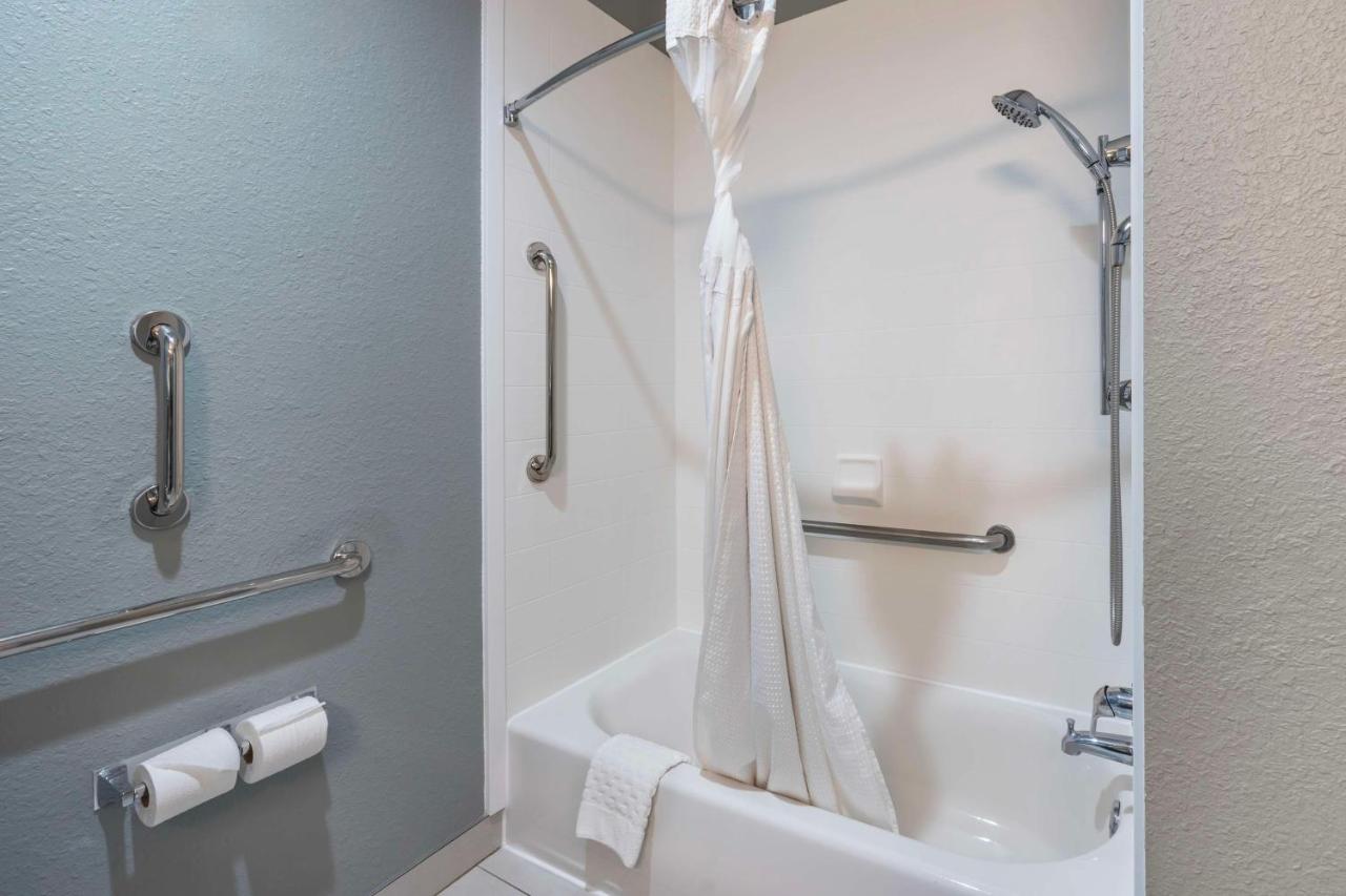 King Room with Mobility Accessible Bathtub at Best Western Plus Owensboro
