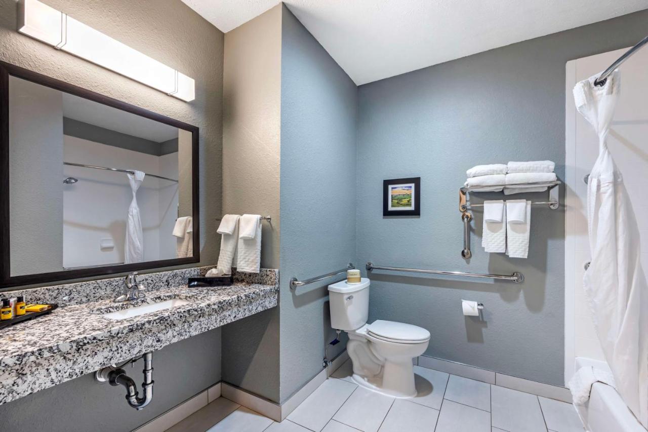 King Room with Mobility Accessible Bathtub at Best Western Plus Owensboro