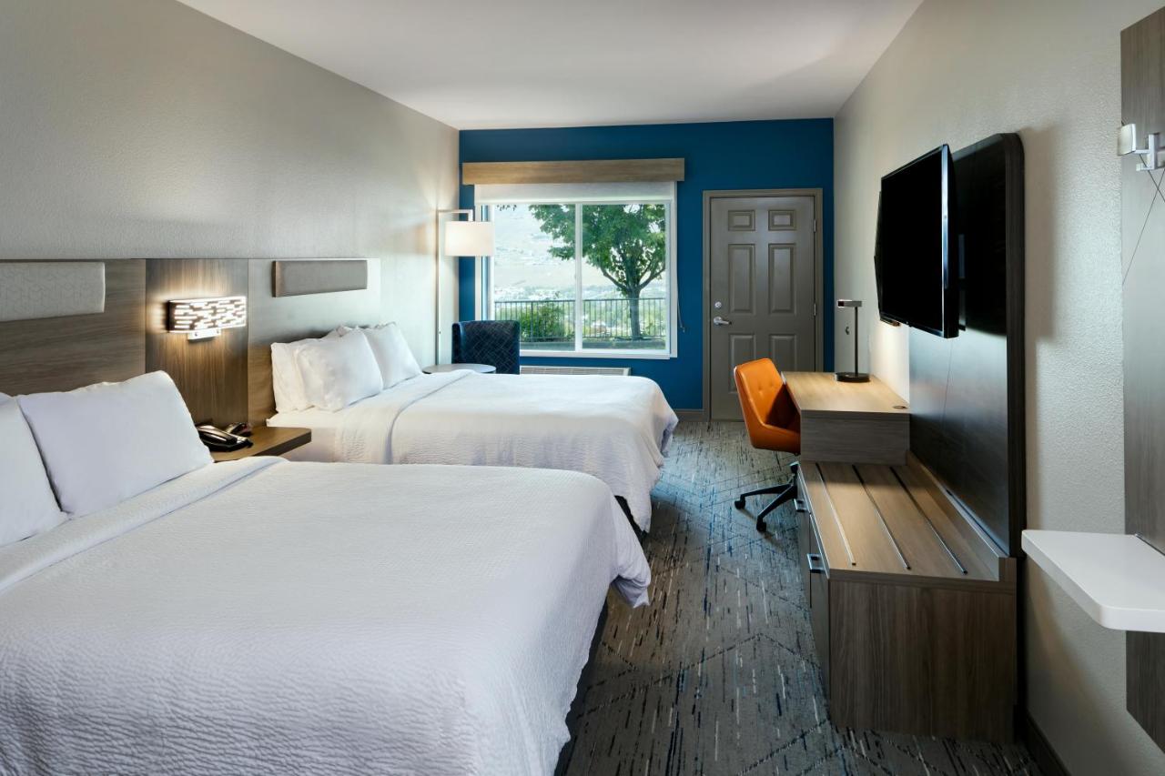 Deluxe Queen Room with Two Queen Beds - Non-Smoking at Holiday Inn Express Lewiston by IHG