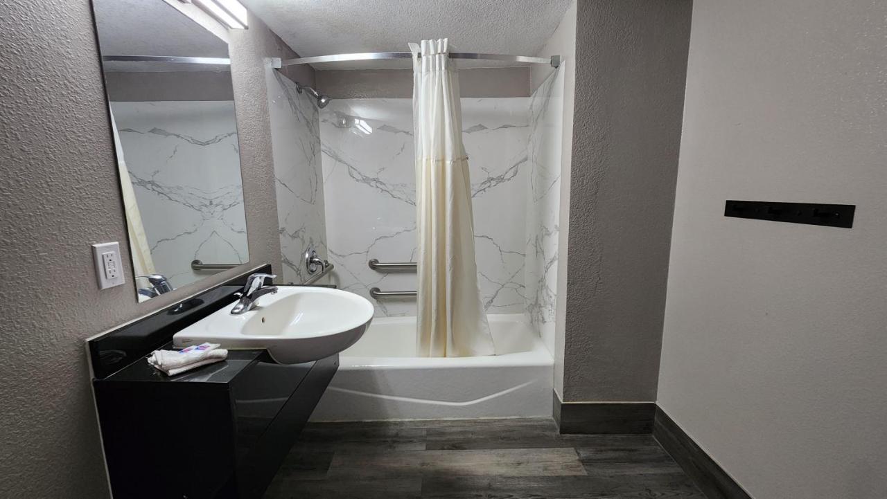 Queen Room with Two Queen Beds - Disability Access - Non-Smoking at Motel 6 Houston, Tx-Medical Center/Reliant Park