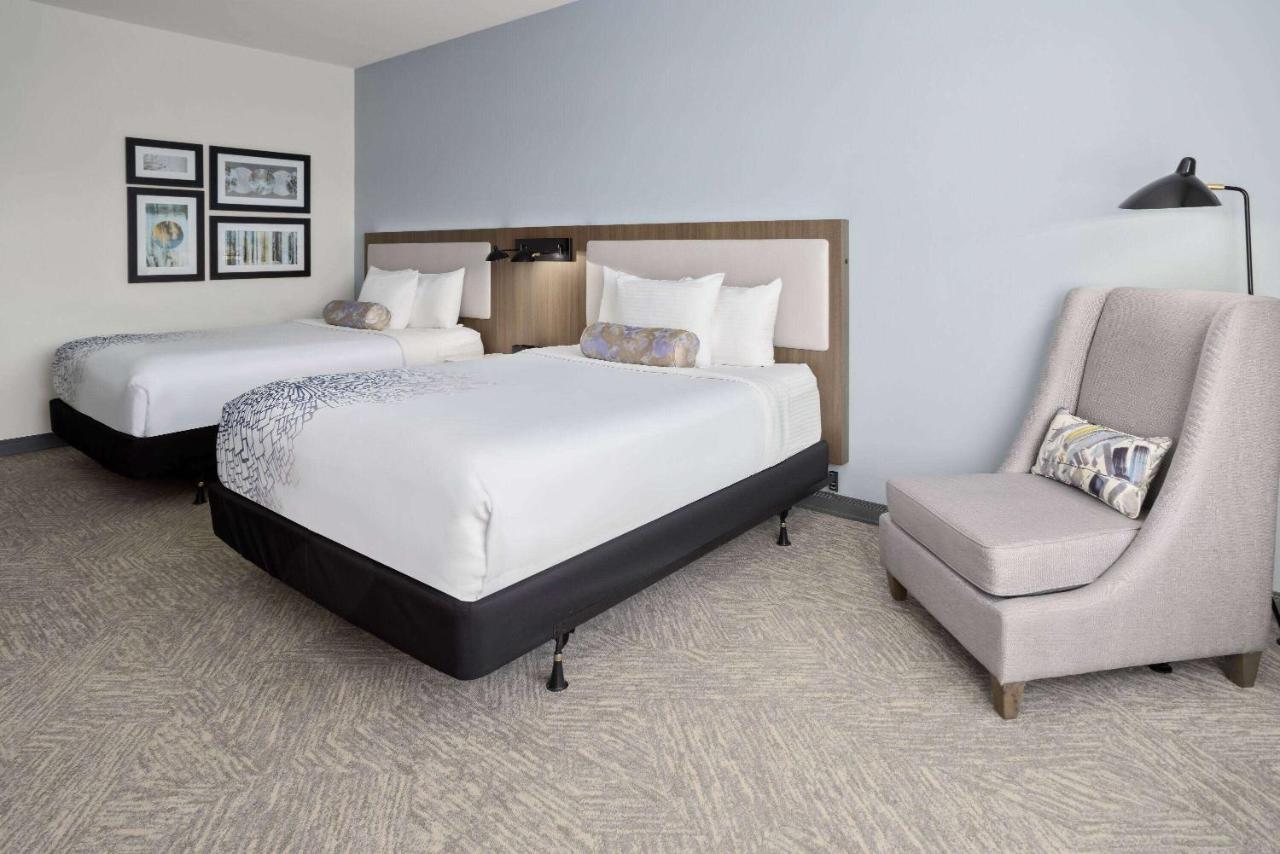 Queen Room with Two Queen Beds and Tub with Grab Bars - Mobility and Hearing Impaired Access/Non-Smo at La Quinta Inn & Suites by Wyndham Locust Grove