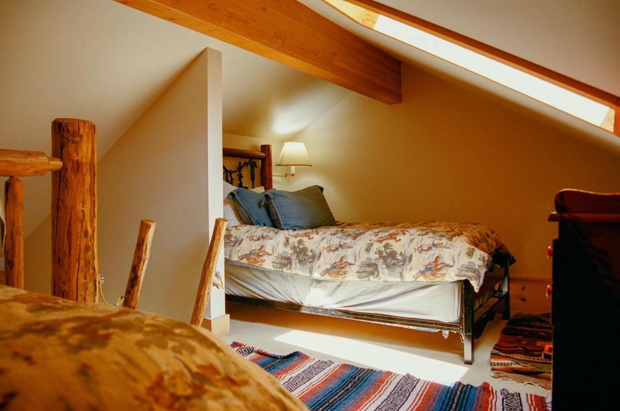 | Bentwood Inn