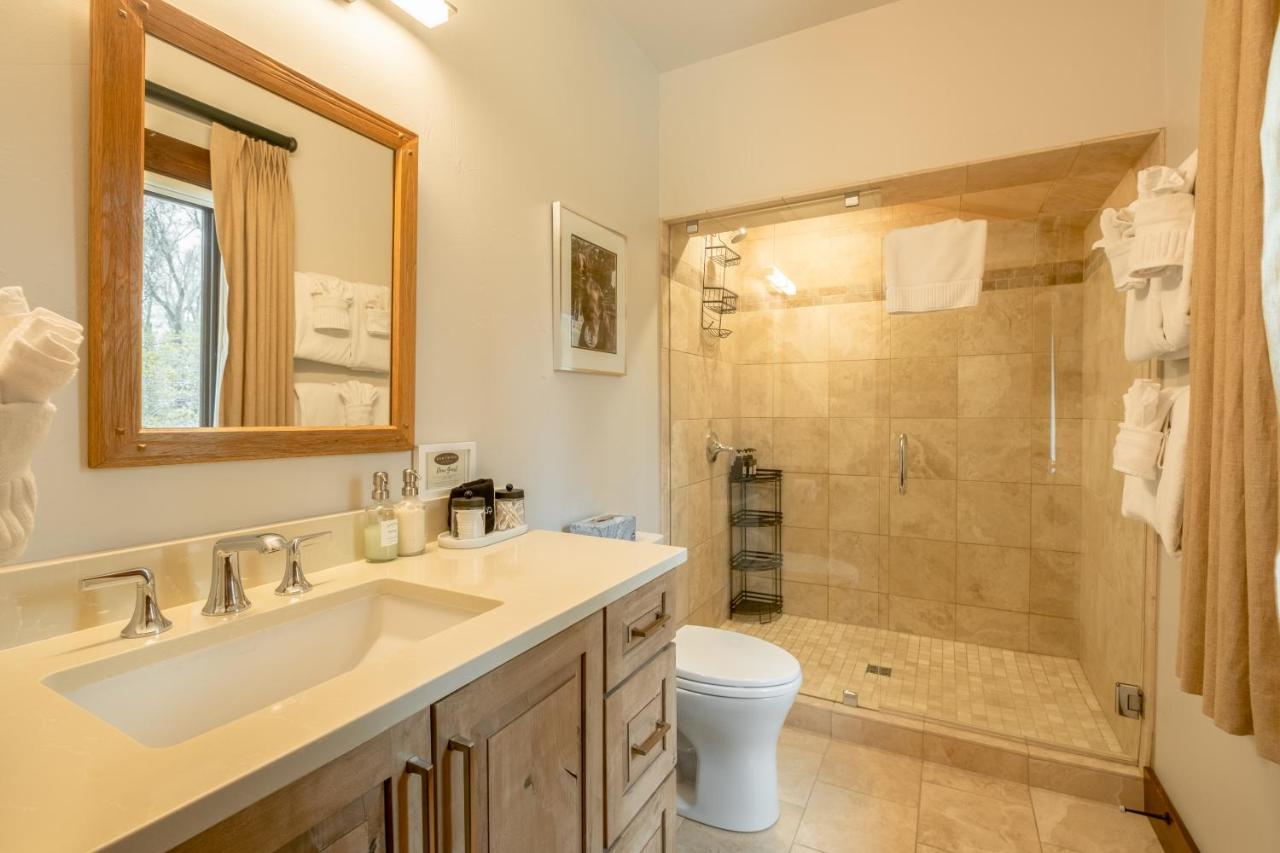| Bentwood Inn