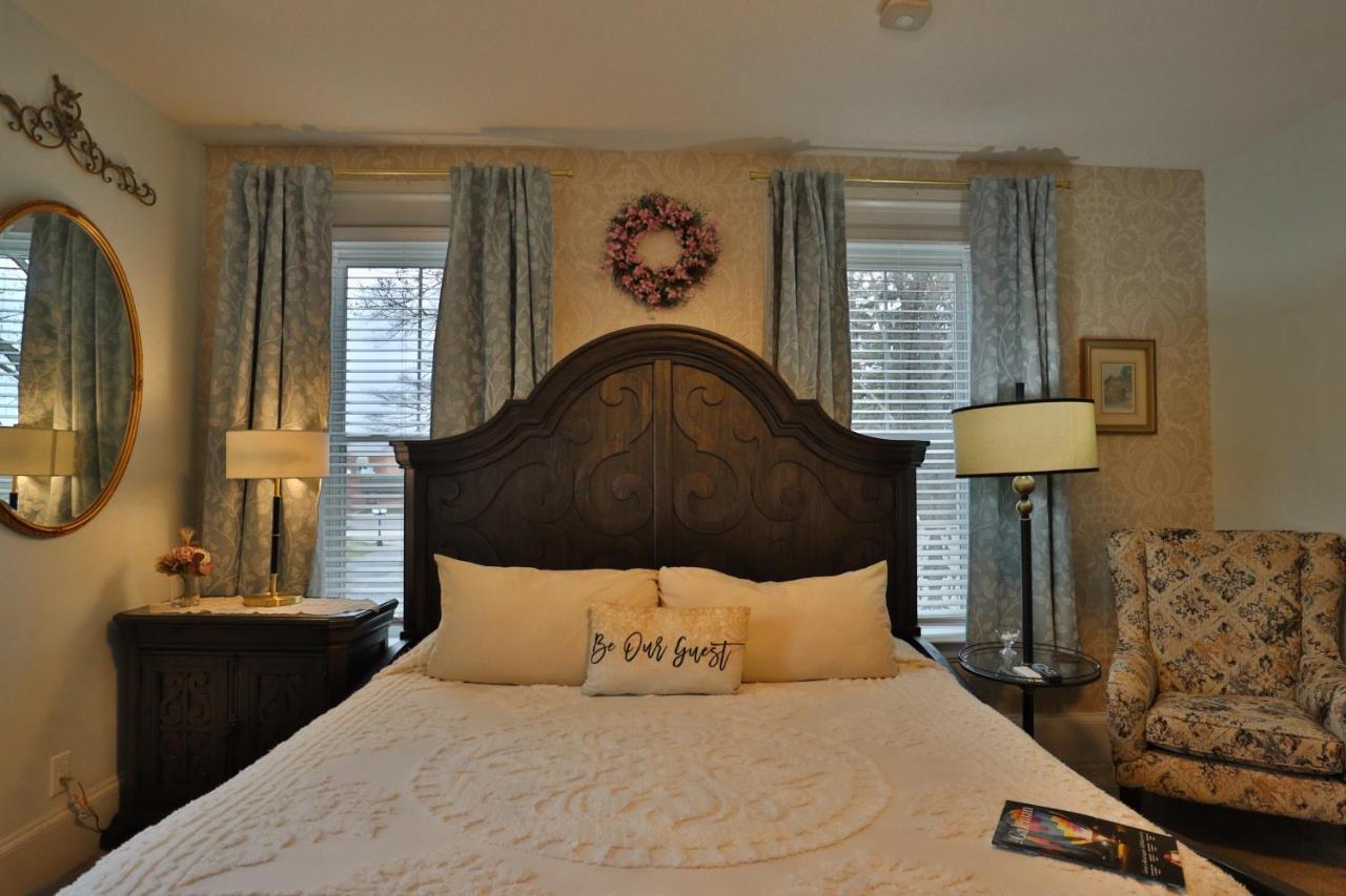 | Cloran Mansion Bed & Breakfast