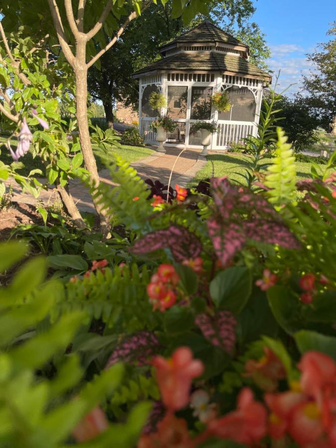 | Cloran Mansion Bed & Breakfast