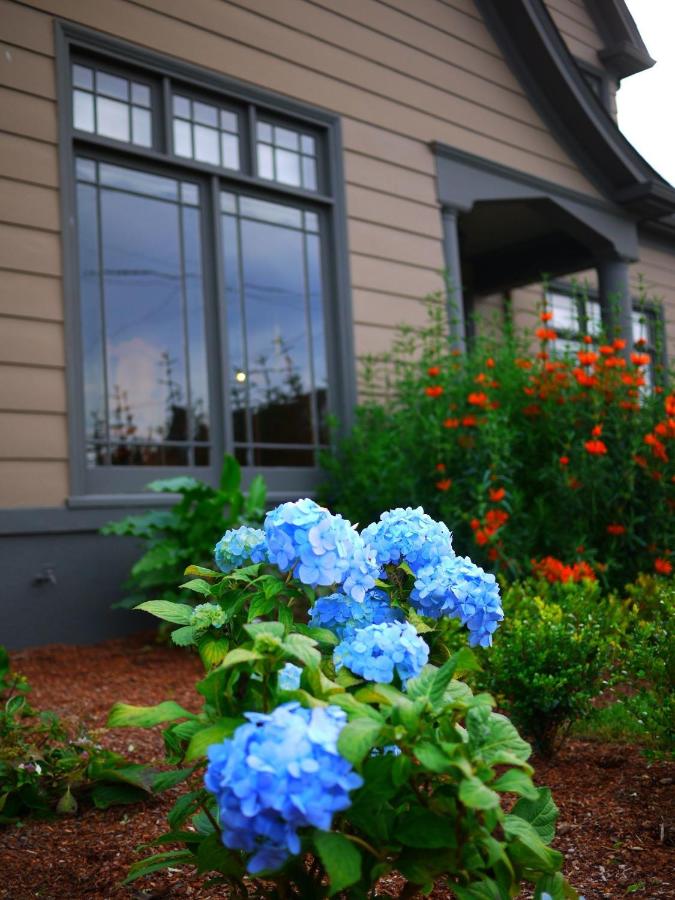 | Hydrangea Inn