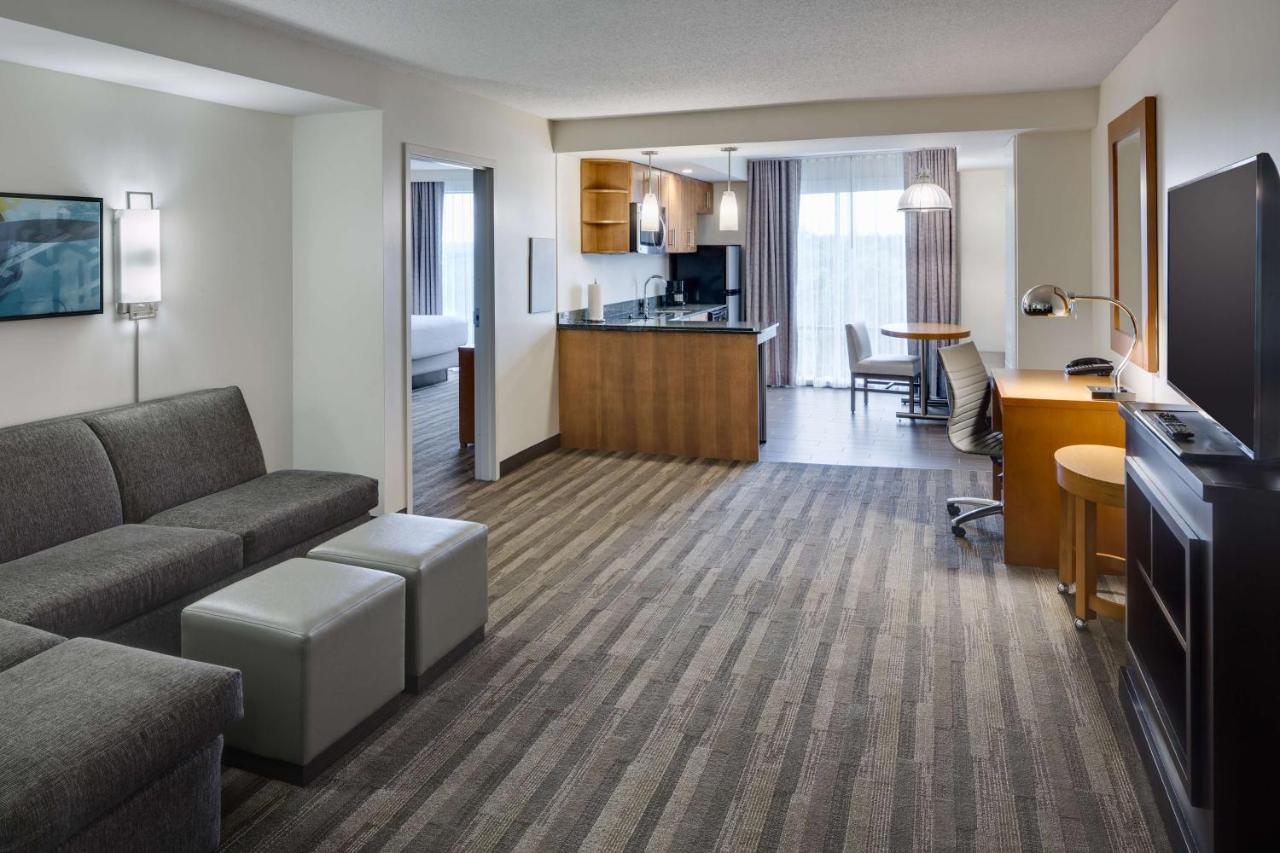 Queen Room at HYATT house Hartford North/Windsor