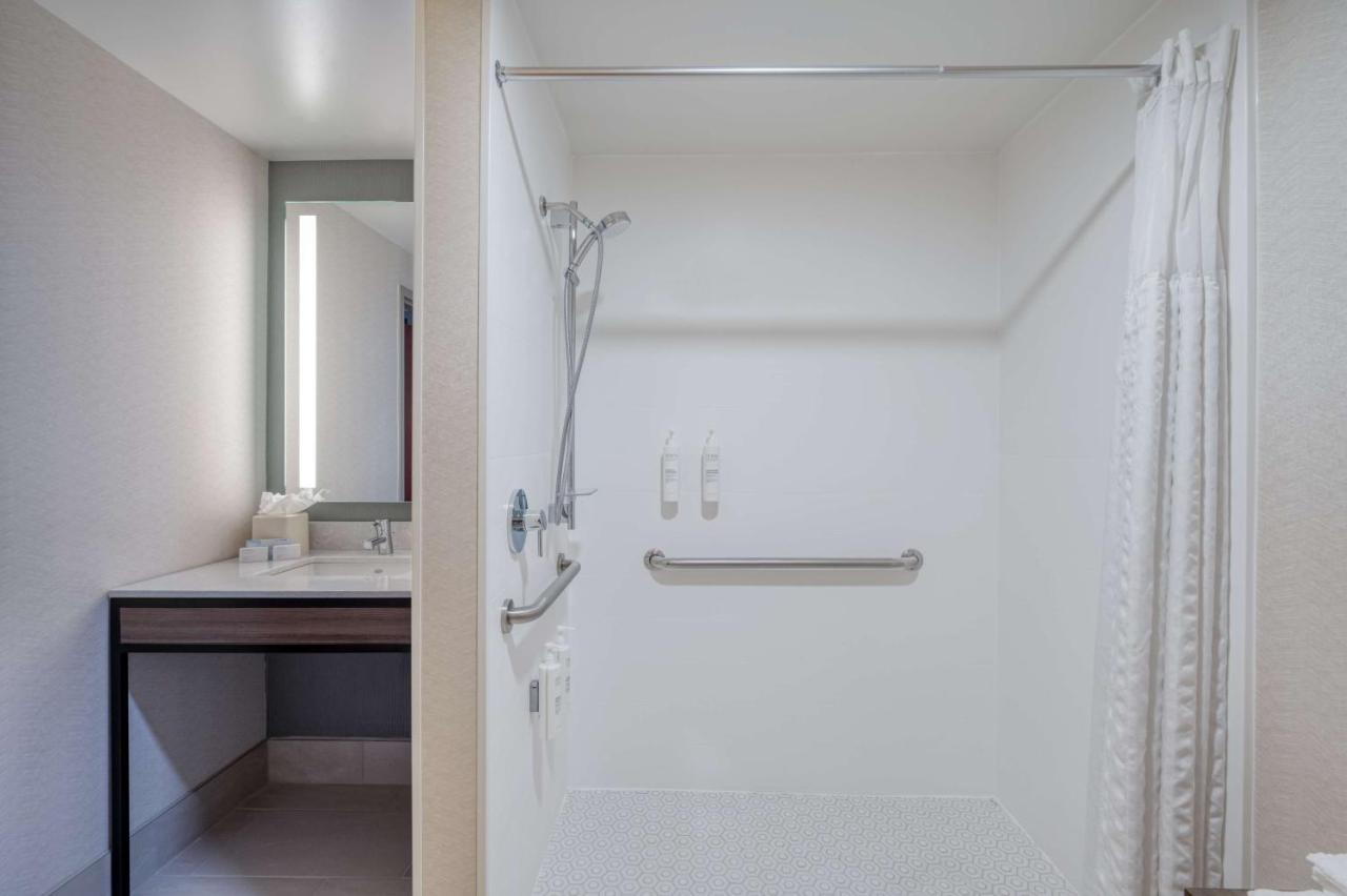 | Hilton Garden Inn Clarksburg