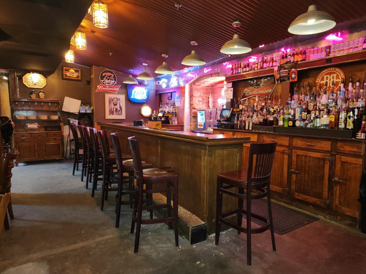 | Historic Iron Horse Inn - Deadwood