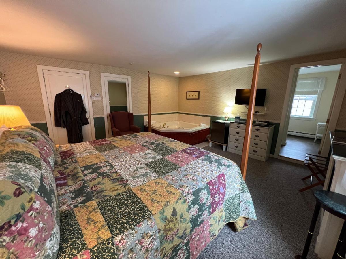 | Echo Lake Inn