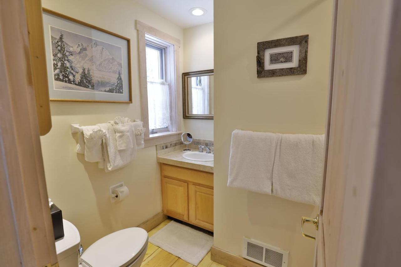 | Bentwood Inn
