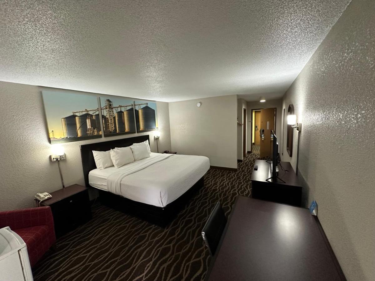 King Room - Non-Smoking at Days Inn & Suites by Wyndham Casey