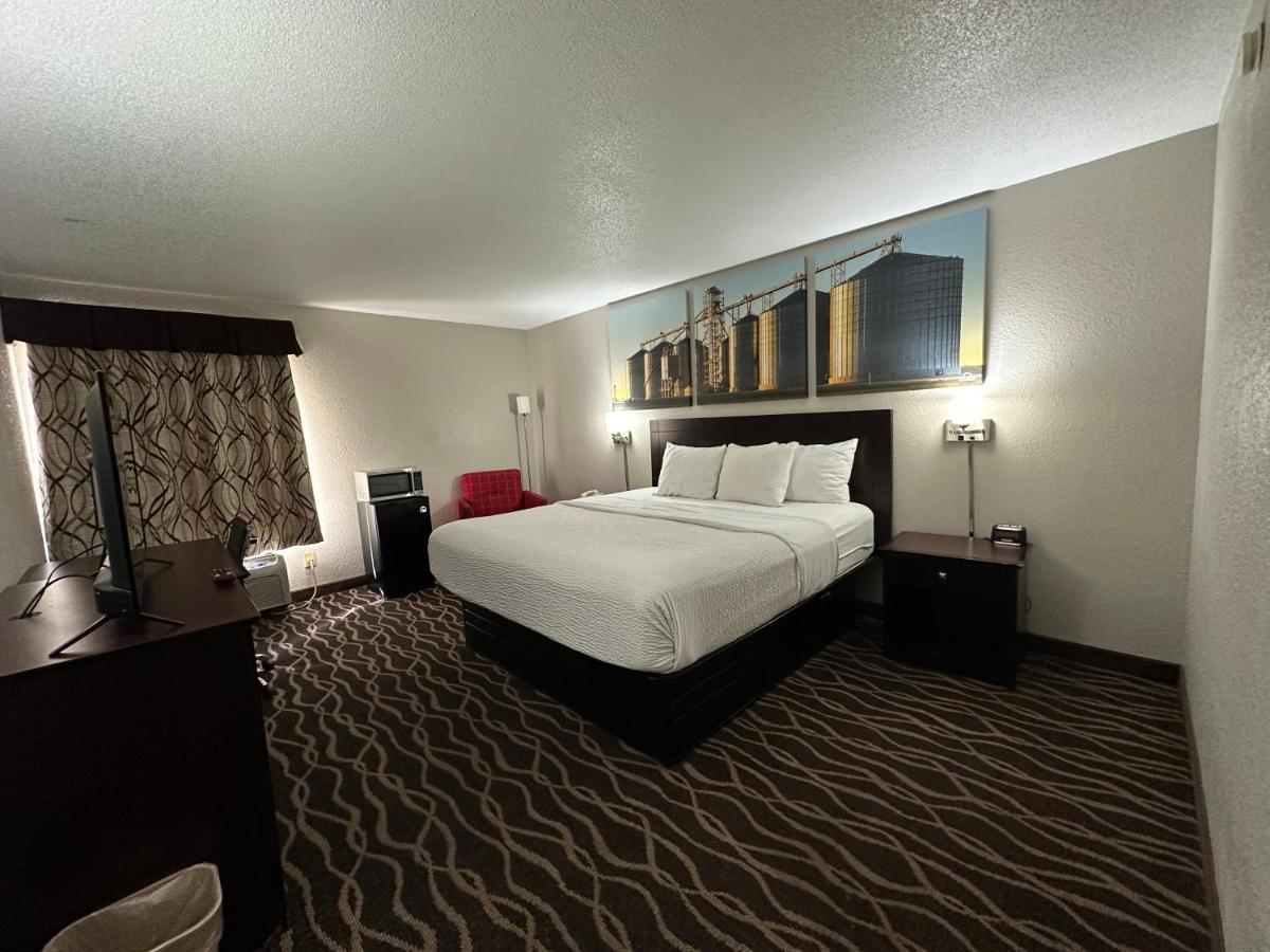 King Room - Non-Smoking at Days Inn & Suites by Wyndham Casey