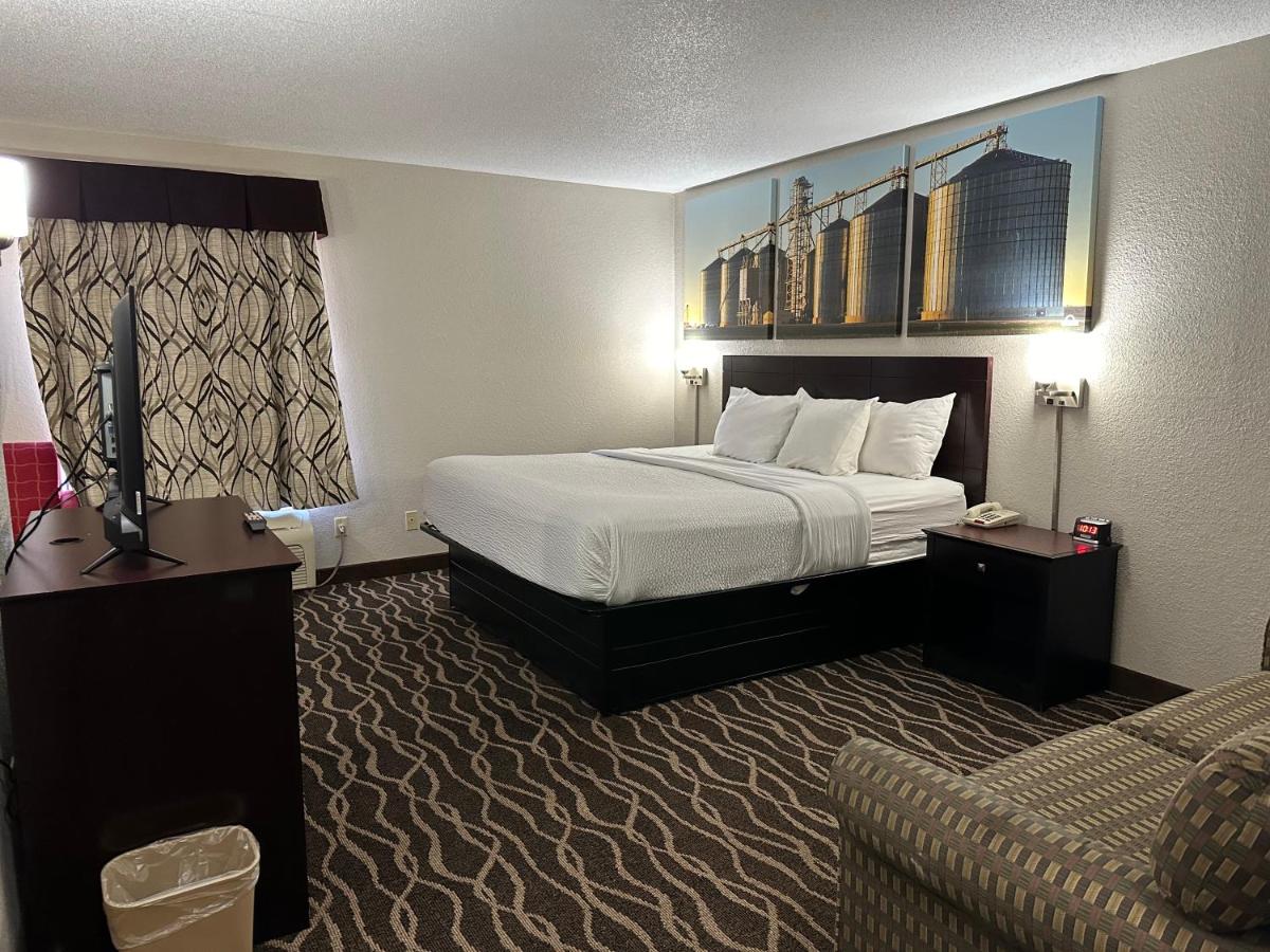King Studio Suite - Non-Smoking at Days Inn & Suites by Wyndham Casey