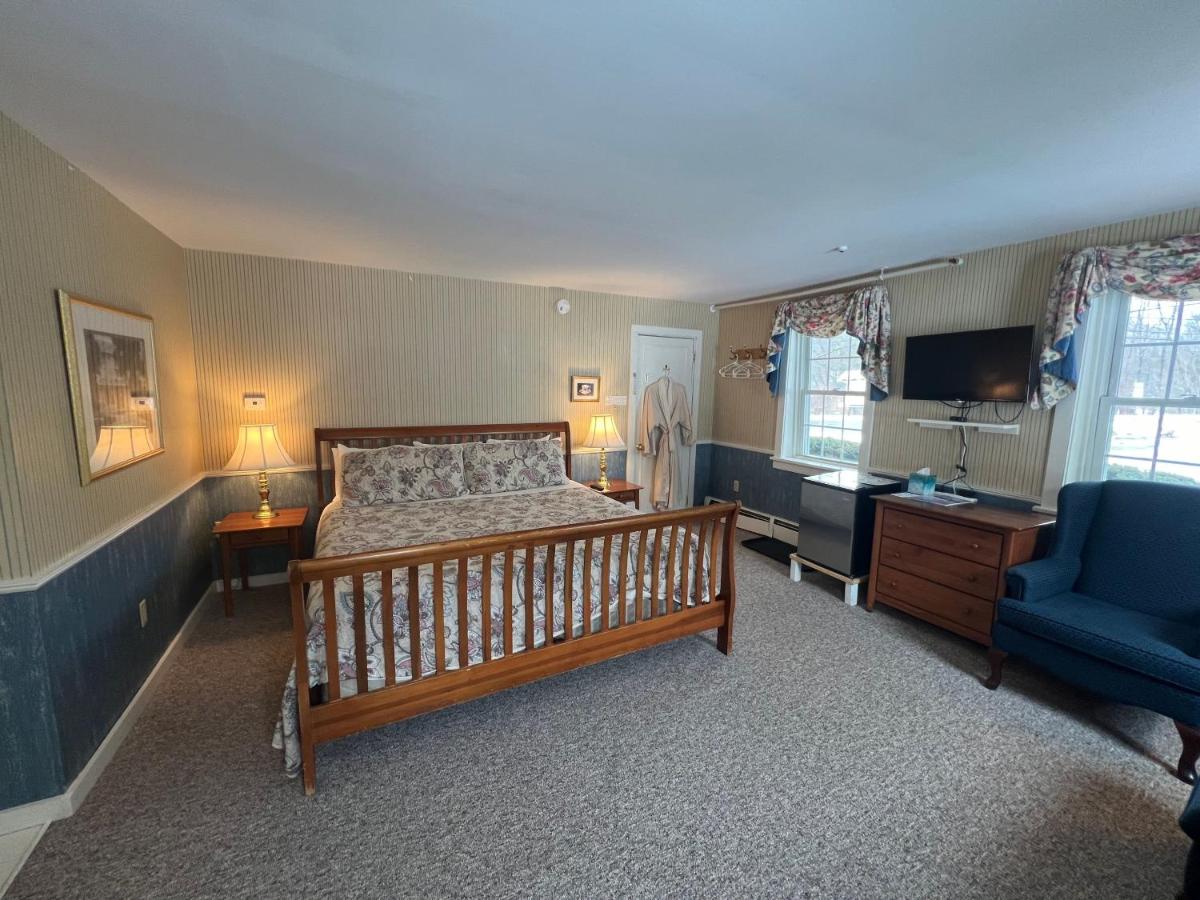 | Echo Lake Inn
