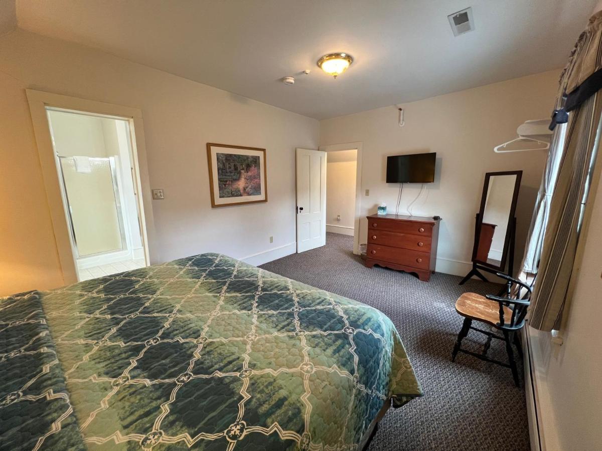 | Echo Lake Inn