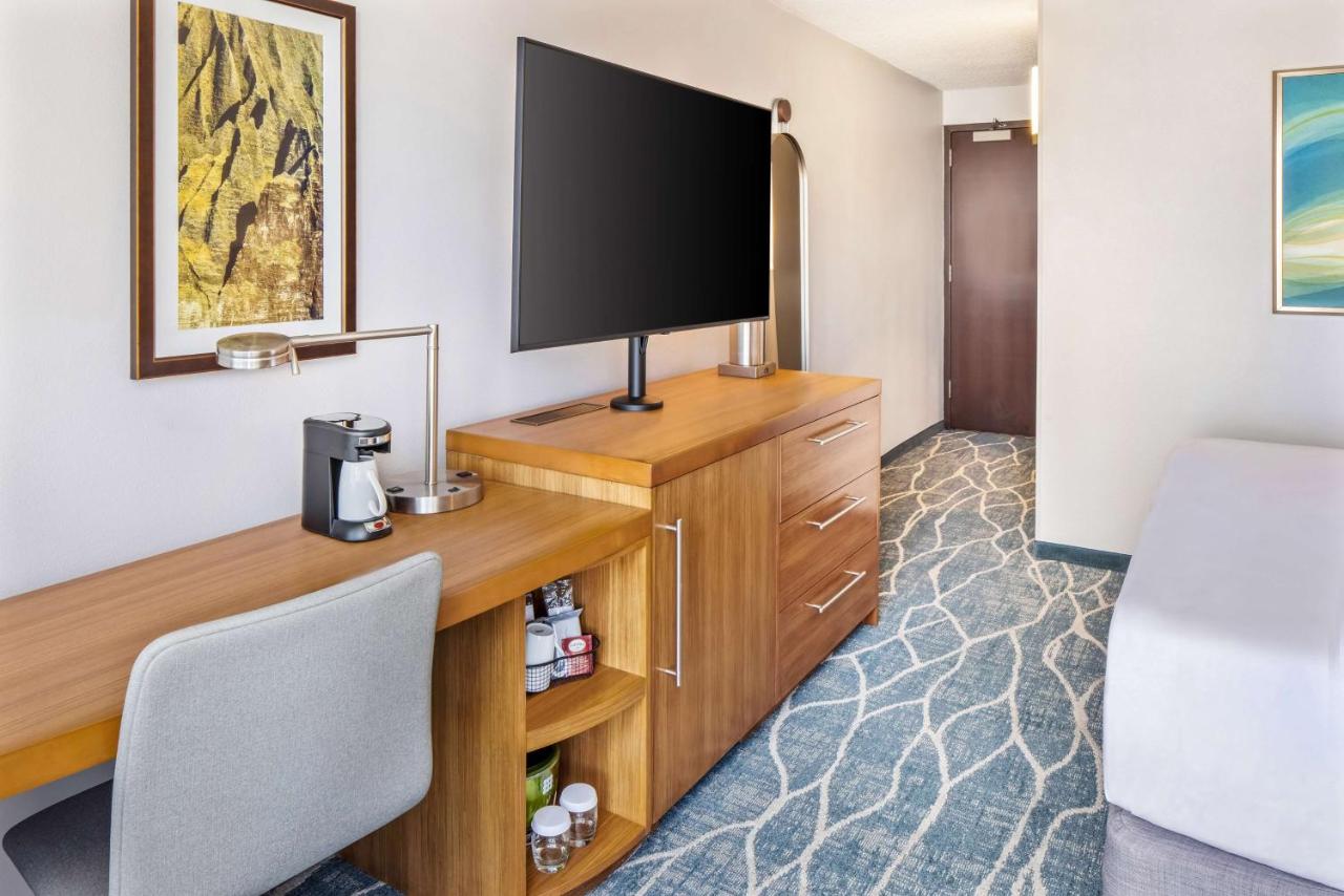 King Room with Ocean View at Hyatt Place Waikiki Beach