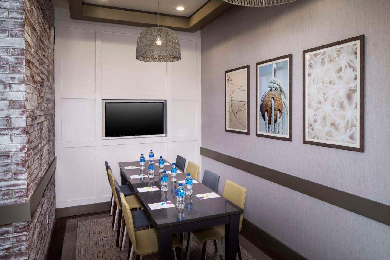 | Hyatt Place Long Island East End