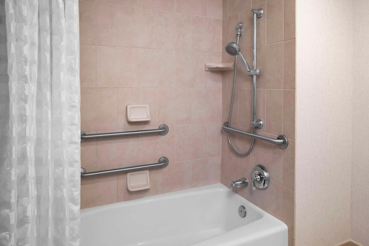 | Hyatt Place Long Island East End