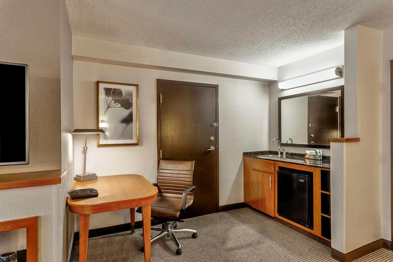 Double Room with Sofa Bed - High Floor at Hyatt Place Kansas City/Overland Park/Convention Center