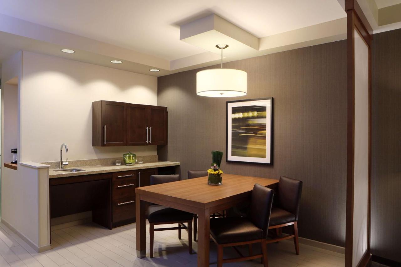 King Suite - Disability Access at Hyatt Place Flushing/LaGuardia Airport