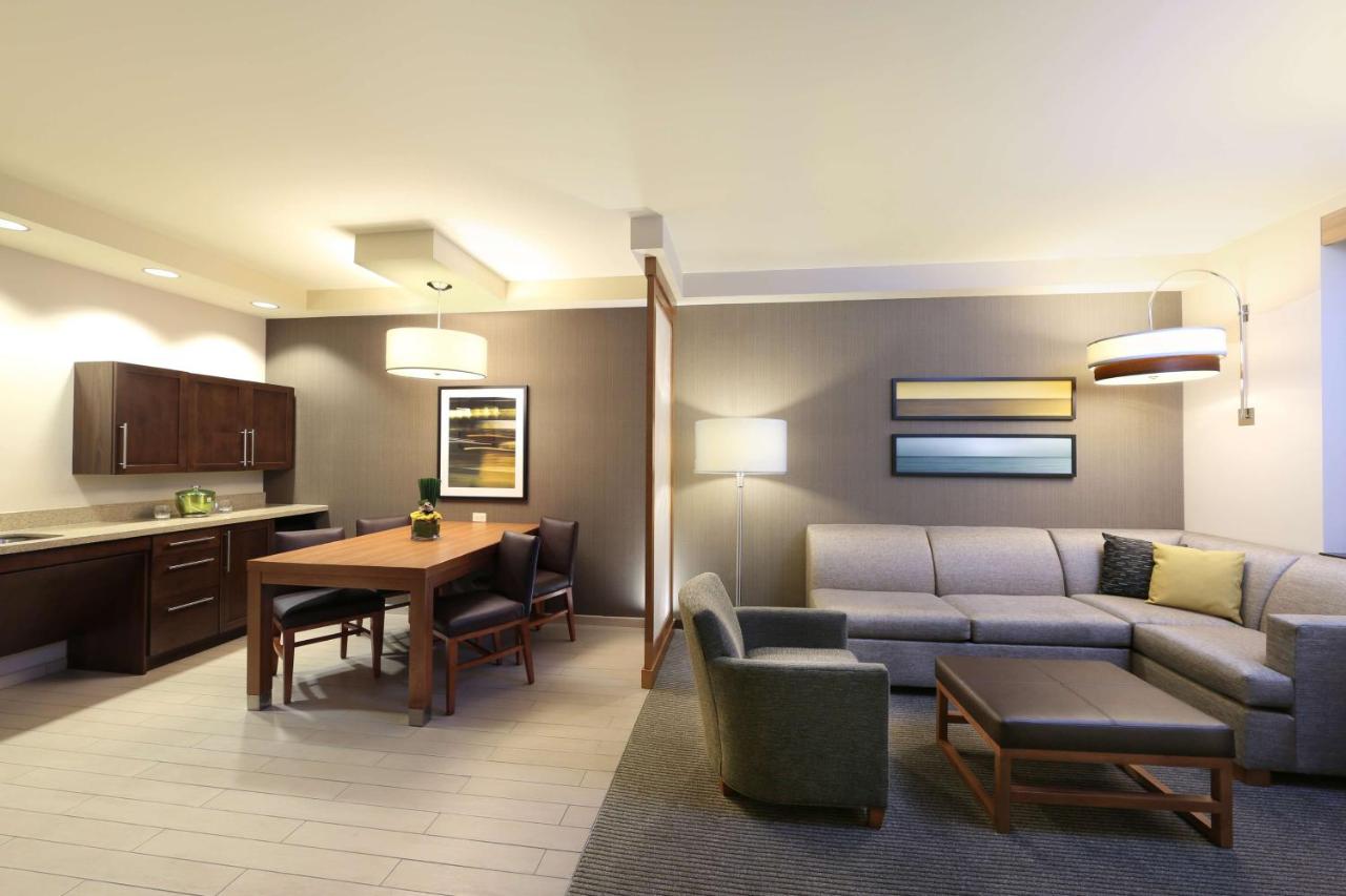 King Suite - Disability Access at Hyatt Place Flushing/LaGuardia Airport